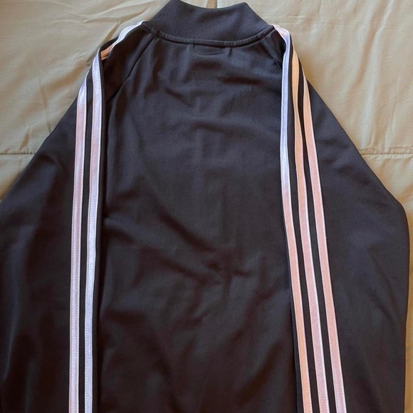 Adidas - Picture 2 of 3